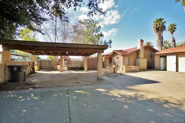 19611 Fairoaks Avenue, Lemoore, CA 93245