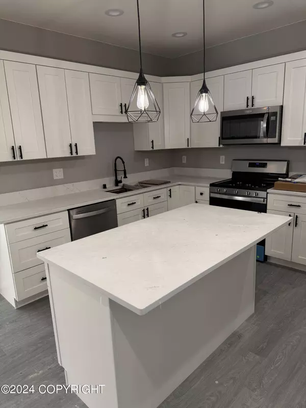 10946 Prince Charming DR, Houston, AK 99694