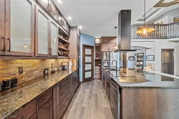 2520 Fairwood CT, Beachwood, OH 44122