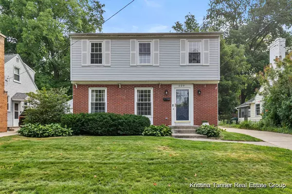 220 Wallinwood NE Avenue, Grand Rapids, MI 49503