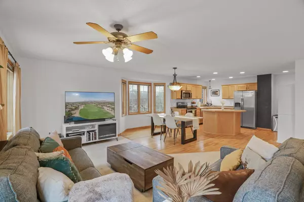 5541 5th ST NE, Fridley, MN 55432