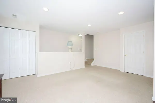 7 CARRE AVE, Essington, PA 19029