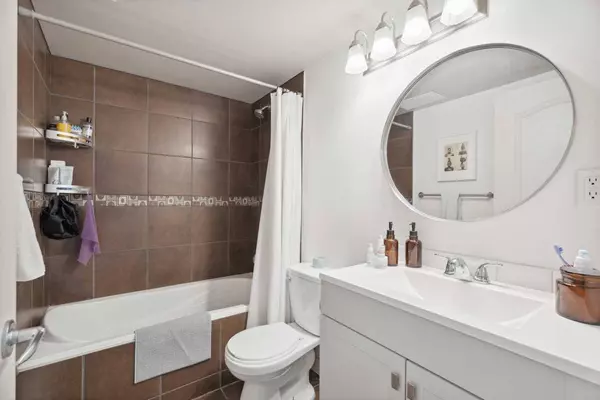 2111 14 ST SW #403, Calgary, AB T2T 3T2