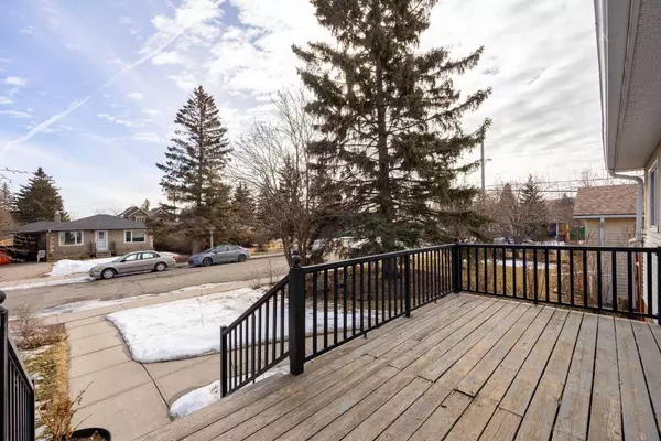 4607 81 ST NW, Calgary, AB T3B 2P5