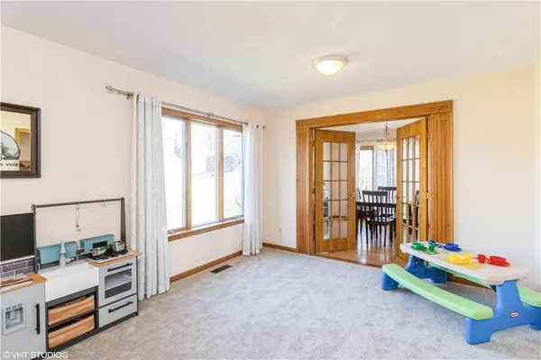 822 Ashmore Circle, West Des Moines, IA 50265