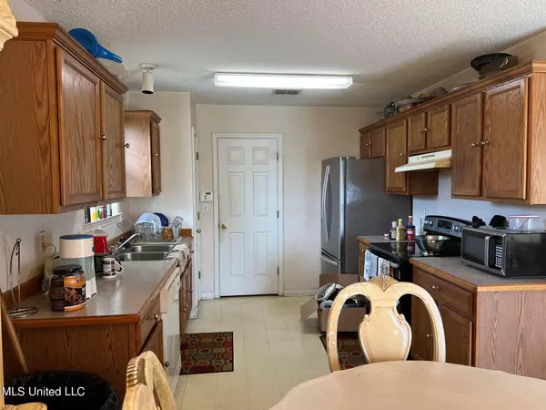 12495 Crystal Well Court, Gulfport, MS 39503