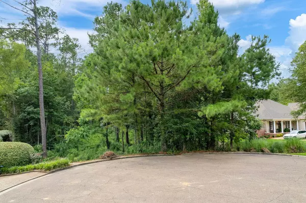 11 Montclaire Ct, Hattiesburg, MS 39402