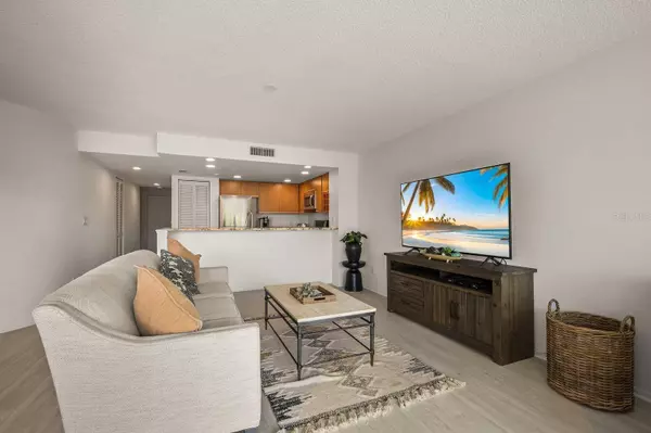 825 S OSPREY AVE #303, Sarasota, FL 34236