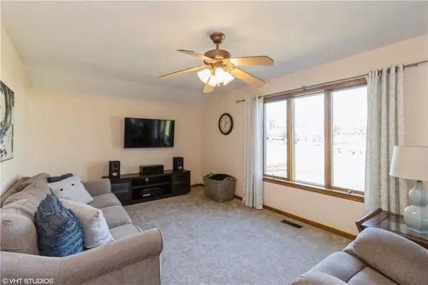 822 Ashmore Circle, West Des Moines, IA 50265