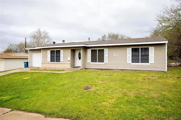 82 Vandenburg Drive, Denison, TX 75020