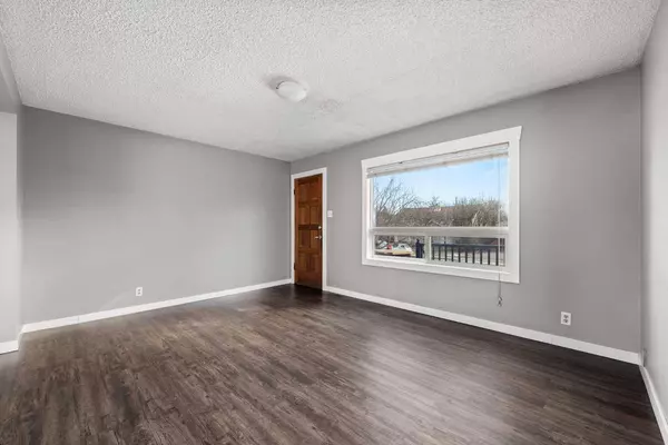 4607 81 ST NW, Calgary, AB T3B 2P5