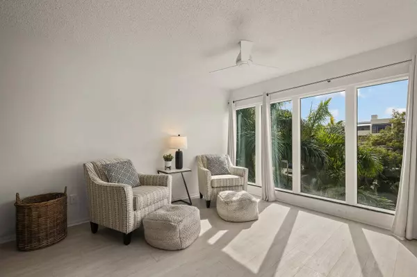 825 S OSPREY AVE #303, Sarasota, FL 34236