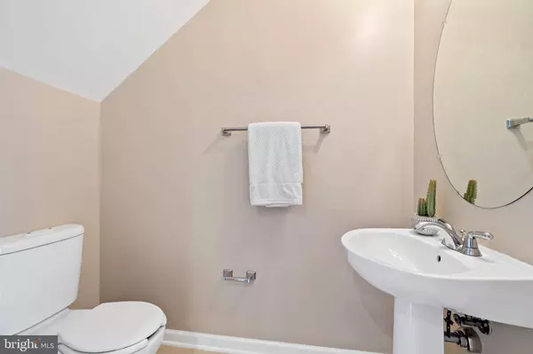 444 W BROAD ST #434, Falls Church, VA 22046