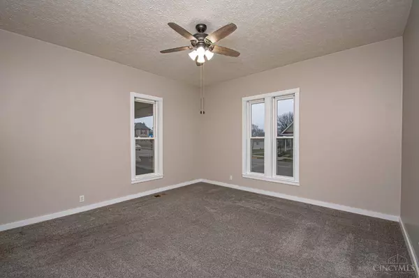 94 S Main St, West Alexandria, OH 45381