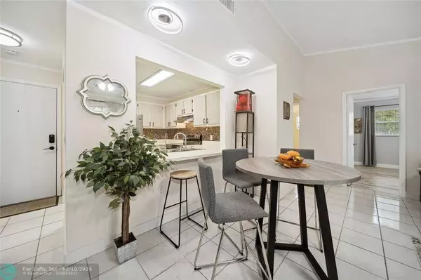 421 SE 10th St  #A202, Dania Beach, FL 33004