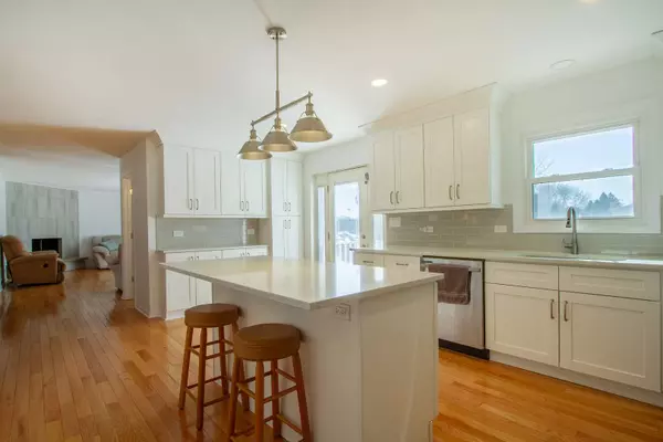 761 E Juniper DR, Palatine, IL 60074