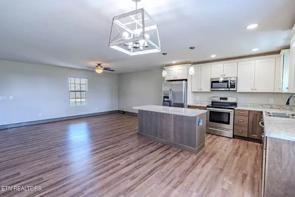 225 Pleasant Ridge LN, Bean Station, TN 37708