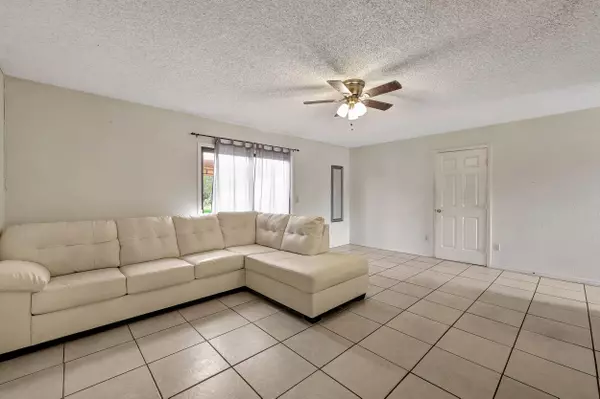 1521 SE Collette CIR, Port Saint Lucie, FL 34952