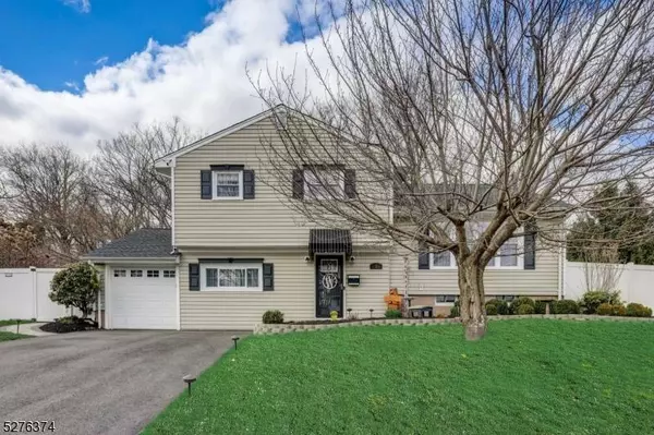 5 Robert Ct, Roxbury Twp., NJ 07876