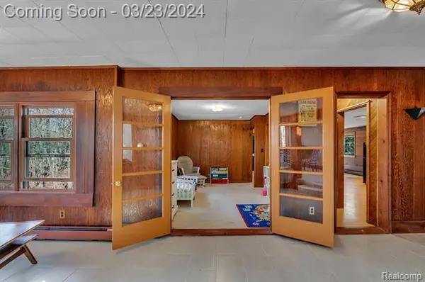 2298 GLEN IRIS Drive, Commerce Twp, MI 48382