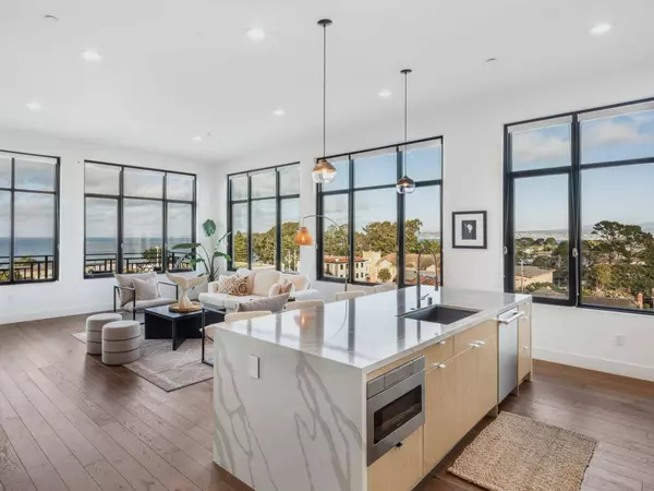 542 Lighthouse AVE 302, Pacific Grove, CA 93950