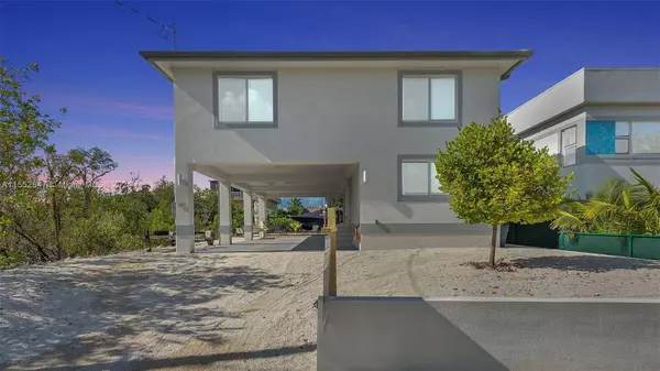 841 Spoonbill Ln, Key Largo, FL 33037