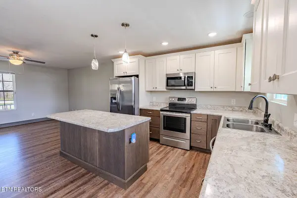 225 Pleasant Ridge LN, Bean Station, TN 37708