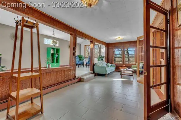 2298 GLEN IRIS Drive, Commerce Twp, MI 48382