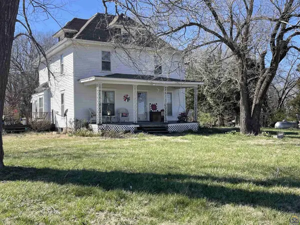28466 Keene-Eskridge RD, Maple Hill, KS 66507