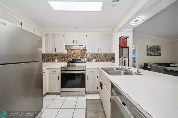 421 SE 10th St  #A202, Dania Beach, FL 33004