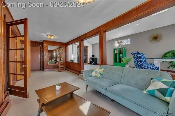 2298 GLEN IRIS Drive, Commerce Twp, MI 48382