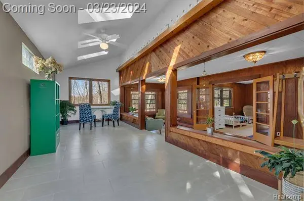 2298 GLEN IRIS Drive, Commerce Twp, MI 48382