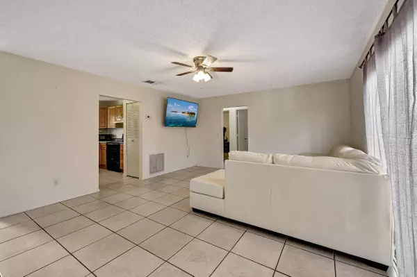 1521 SE Collette CIR, Port Saint Lucie, FL 34952