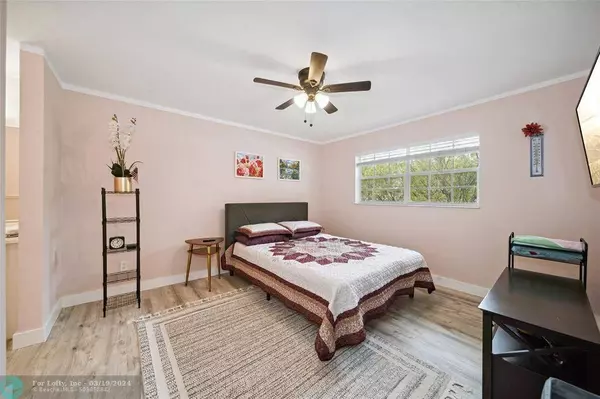 421 SE 10th St  #A202, Dania Beach, FL 33004