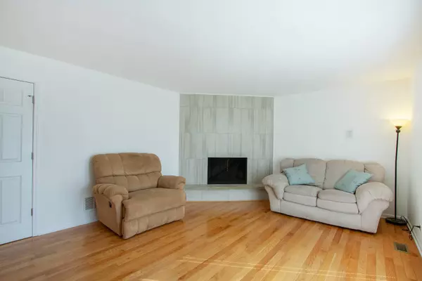 761 E Juniper DR, Palatine, IL 60074