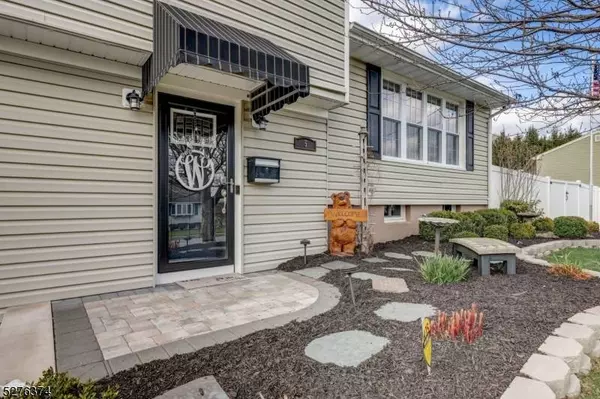 5 Robert Ct, Roxbury Twp., NJ 07876