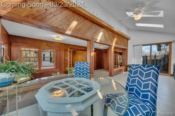 2298 GLEN IRIS Drive, Commerce Twp, MI 48382