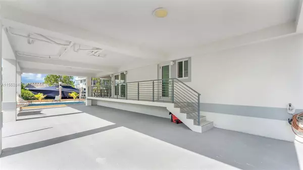 841 Spoonbill Ln, Key Largo, FL 33037