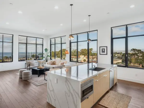 542 Lighthouse AVE 302, Pacific Grove, CA 93950