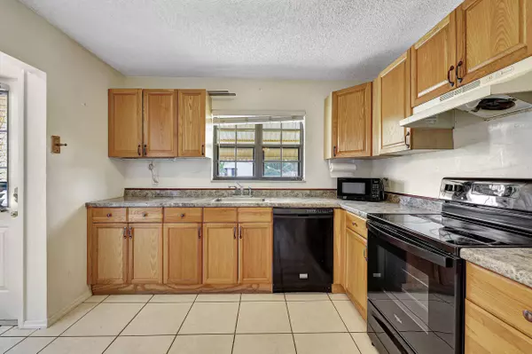 1521 SE Collette CIR, Port Saint Lucie, FL 34952