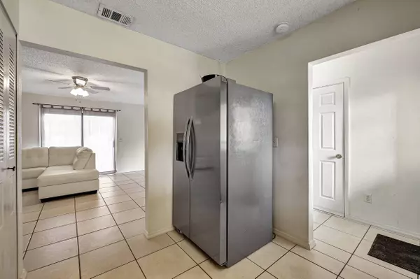 1521 SE Collette CIR, Port Saint Lucie, FL 34952