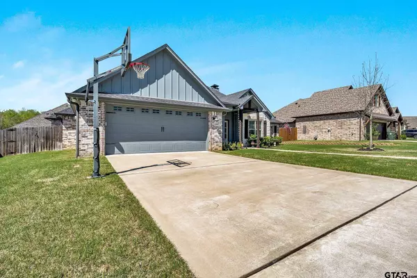 7335 Simms Creek Ct, Tyler, TX 75703