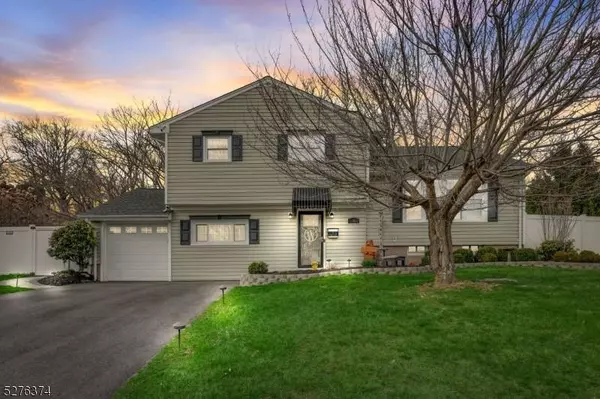 5 Robert Ct, Roxbury Twp., NJ 07876