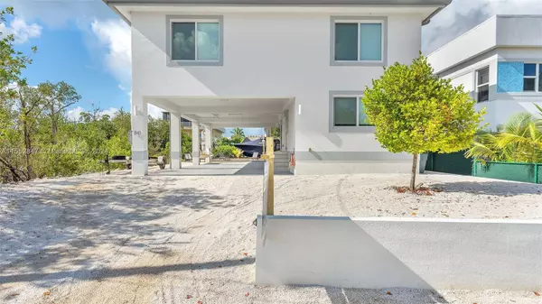 841 Spoonbill Ln, Key Largo, FL 33037