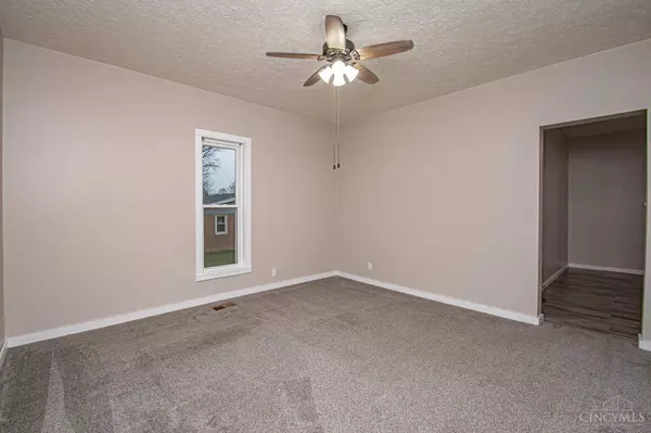 94 S Main St, West Alexandria, OH 45381