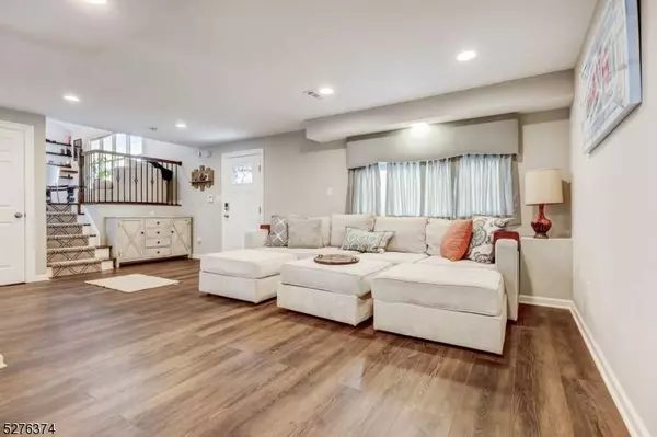 5 Robert Ct, Roxbury Twp., NJ 07876