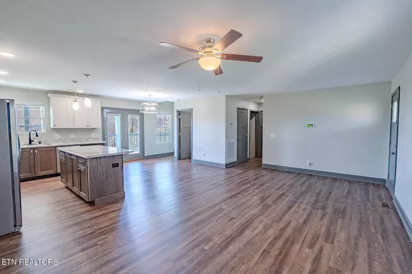 225 Pleasant Ridge LN, Bean Station, TN 37708