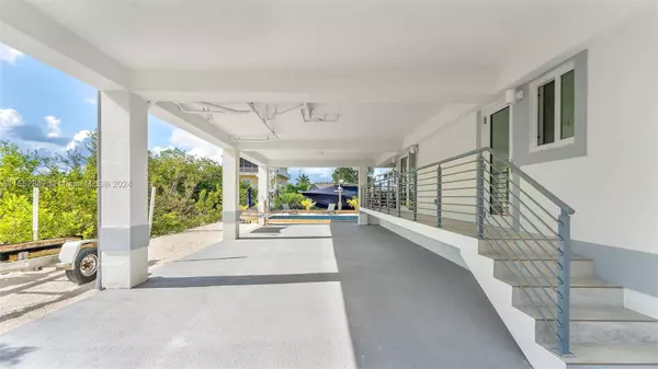 841 Spoonbill Ln, Key Largo, FL 33037