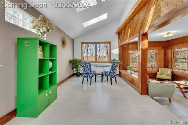 2298 GLEN IRIS Drive, Commerce Twp, MI 48382