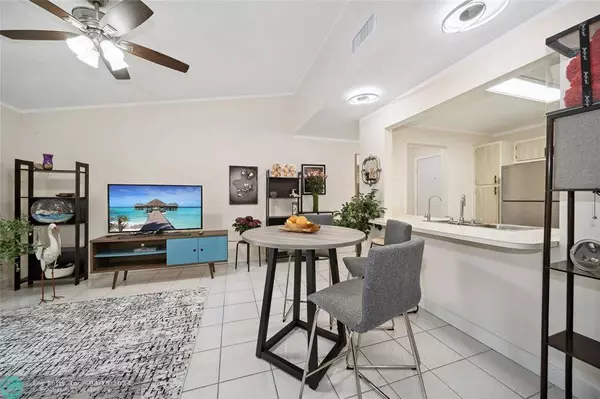 421 SE 10th St  #A202, Dania Beach, FL 33004